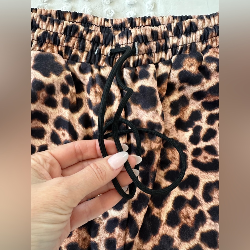 Missguided leopard print side stripe track pants - Picture 7 of 13